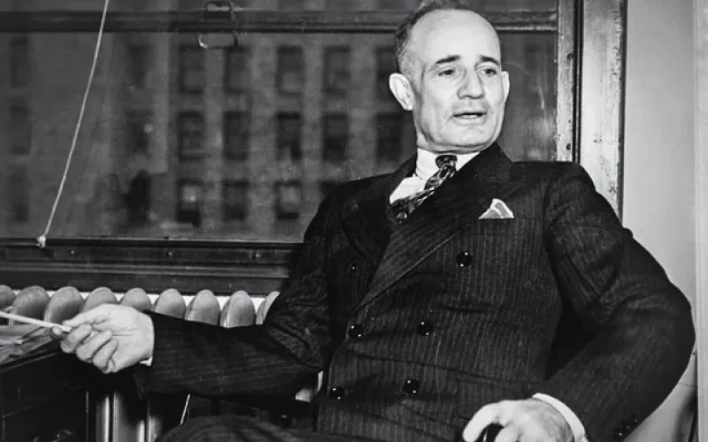 Resumo do Livro Quem Pensa Enriquece – 8 Princípios que te deixarão rico!